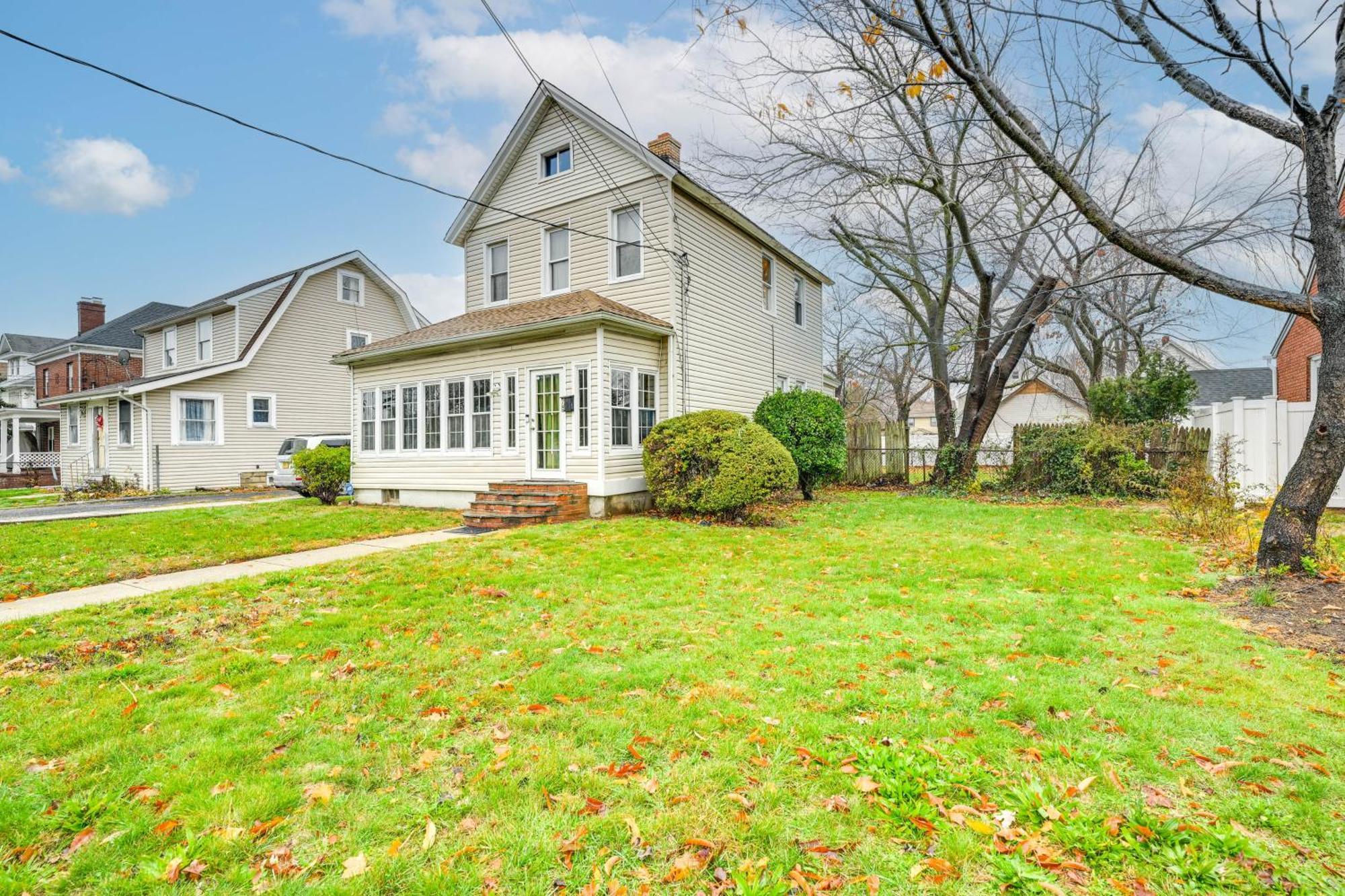 Charming Long Island Home With Fenced Yard! Фрипорт Экстерьер фото